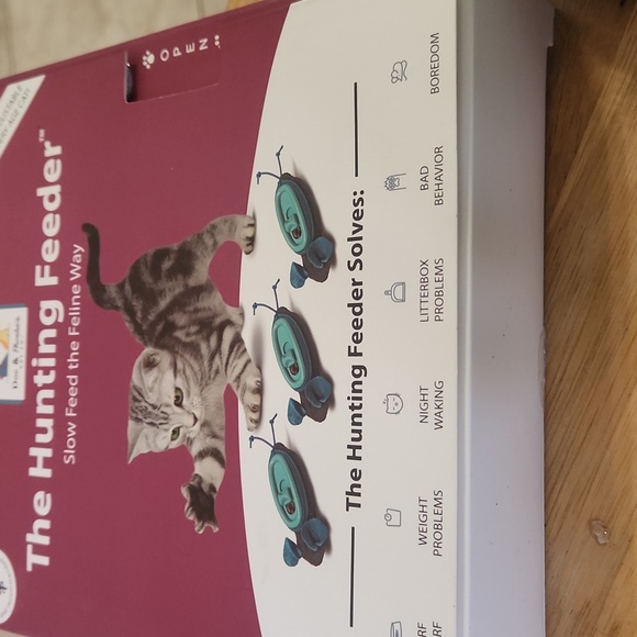 NWT The Hunting Feeder - Picture 2 of 8